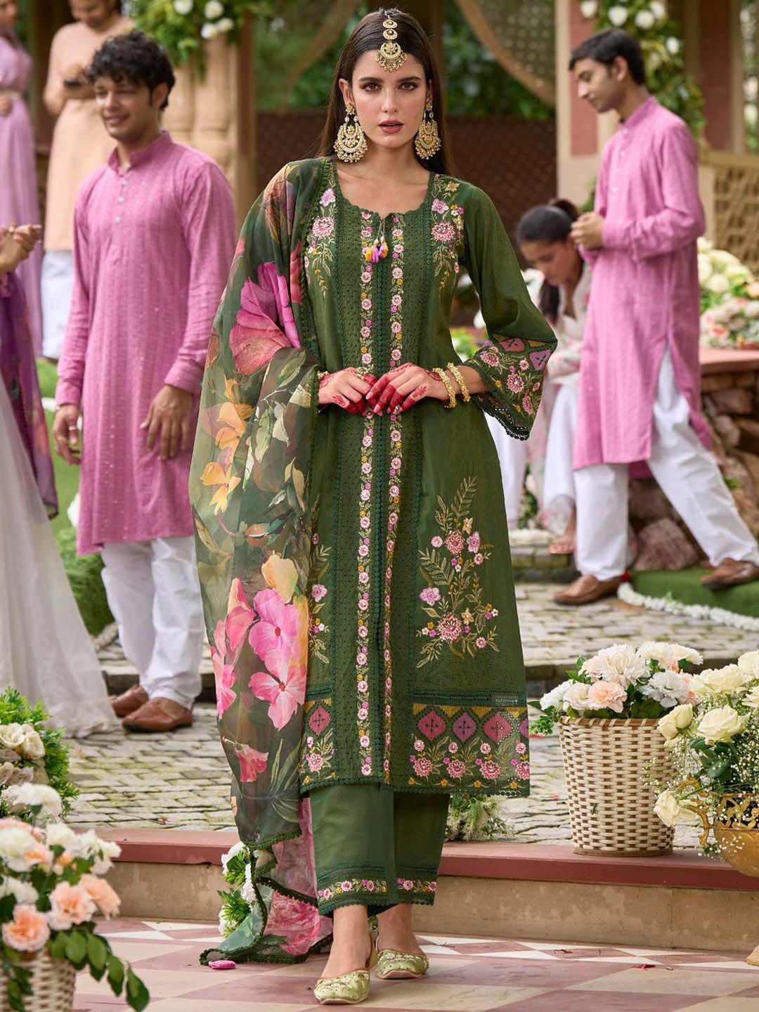 Dhiyona IE Women Floral Embroidered Panelled Thread Work Kurta with Trousers & With Dupatta