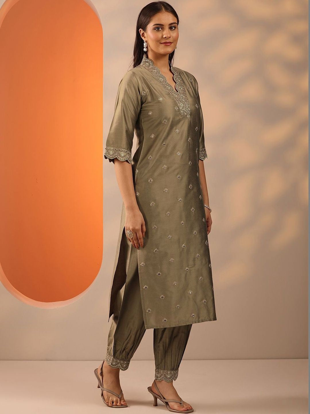 Women Ethnic Motifs Embroidered Regular Thread Work Kurta with Salwar