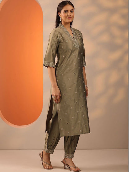 Women Ethnic Motifs Embroidered Regular Thread Work Kurta with Salwar