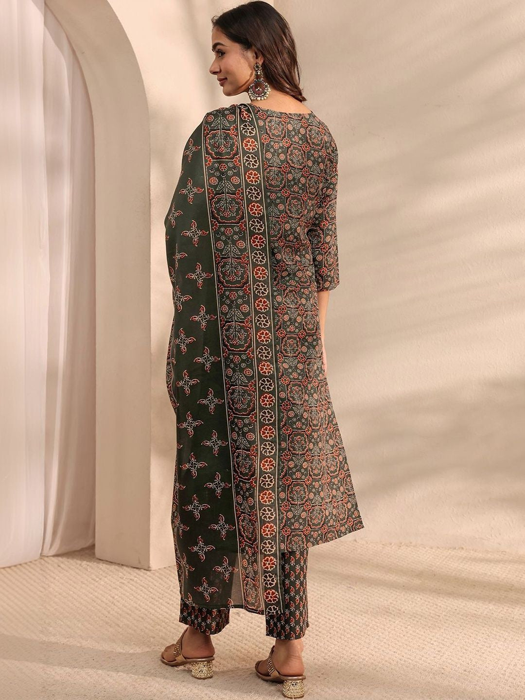 Women Ethnic Motifs Printed Regular Thread Work Kurta with Trousers & With Dupatta