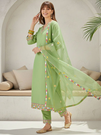 Dhiyona CH Women Floral Embroidered Regular Sequinned Kurta with Trousers & With Dupatta