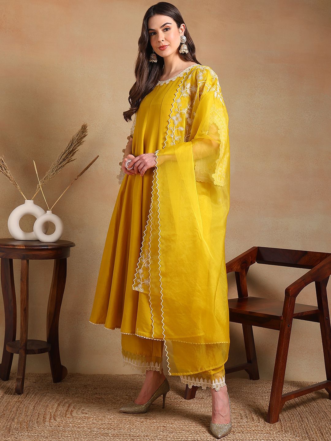 Dhiyona KL Women Panelled Thread Work Kurta with Palazzos & With Dupatta