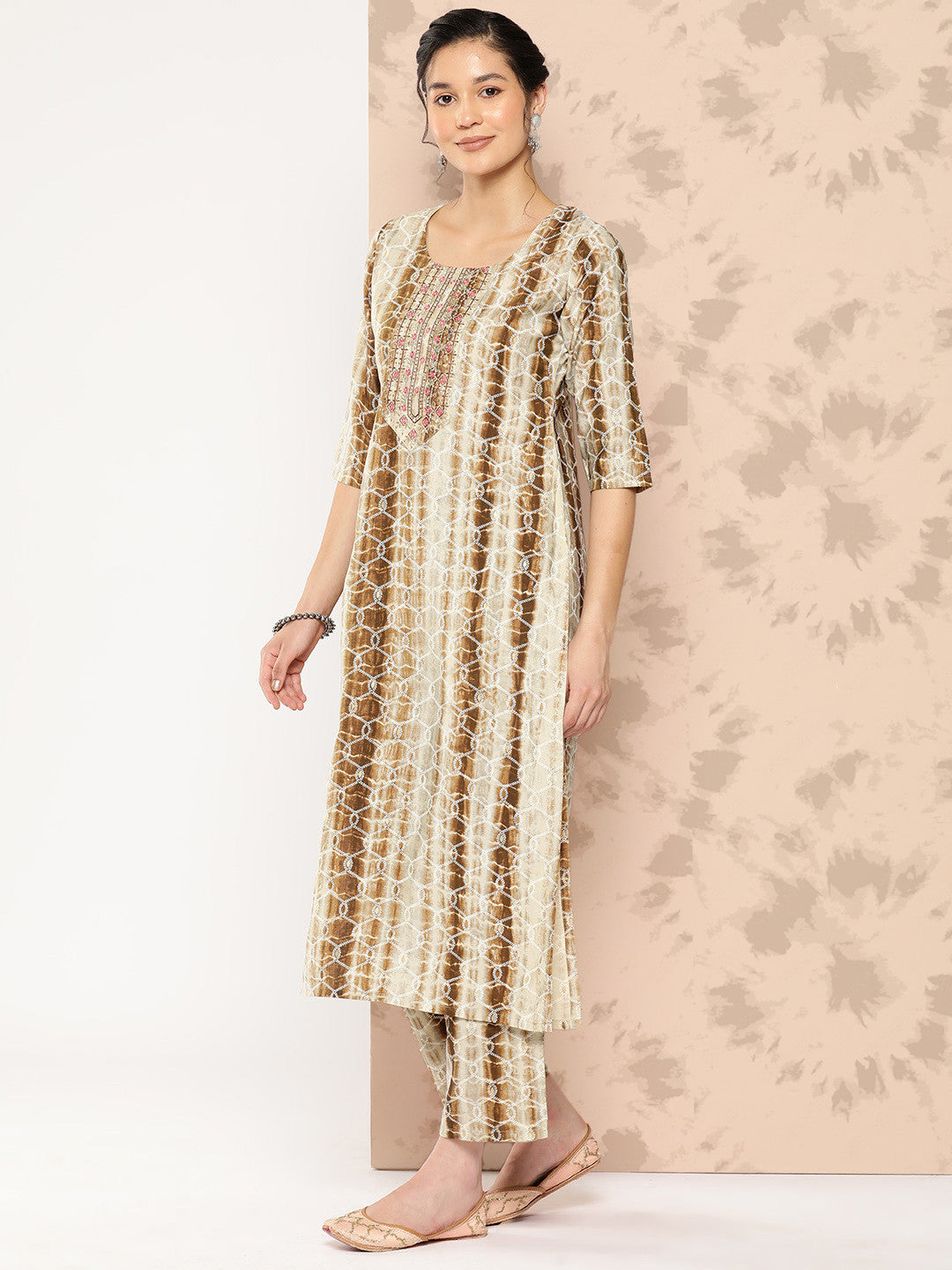 Yoke Design Regular Sequinned Kurta With Trousers & Dupatta