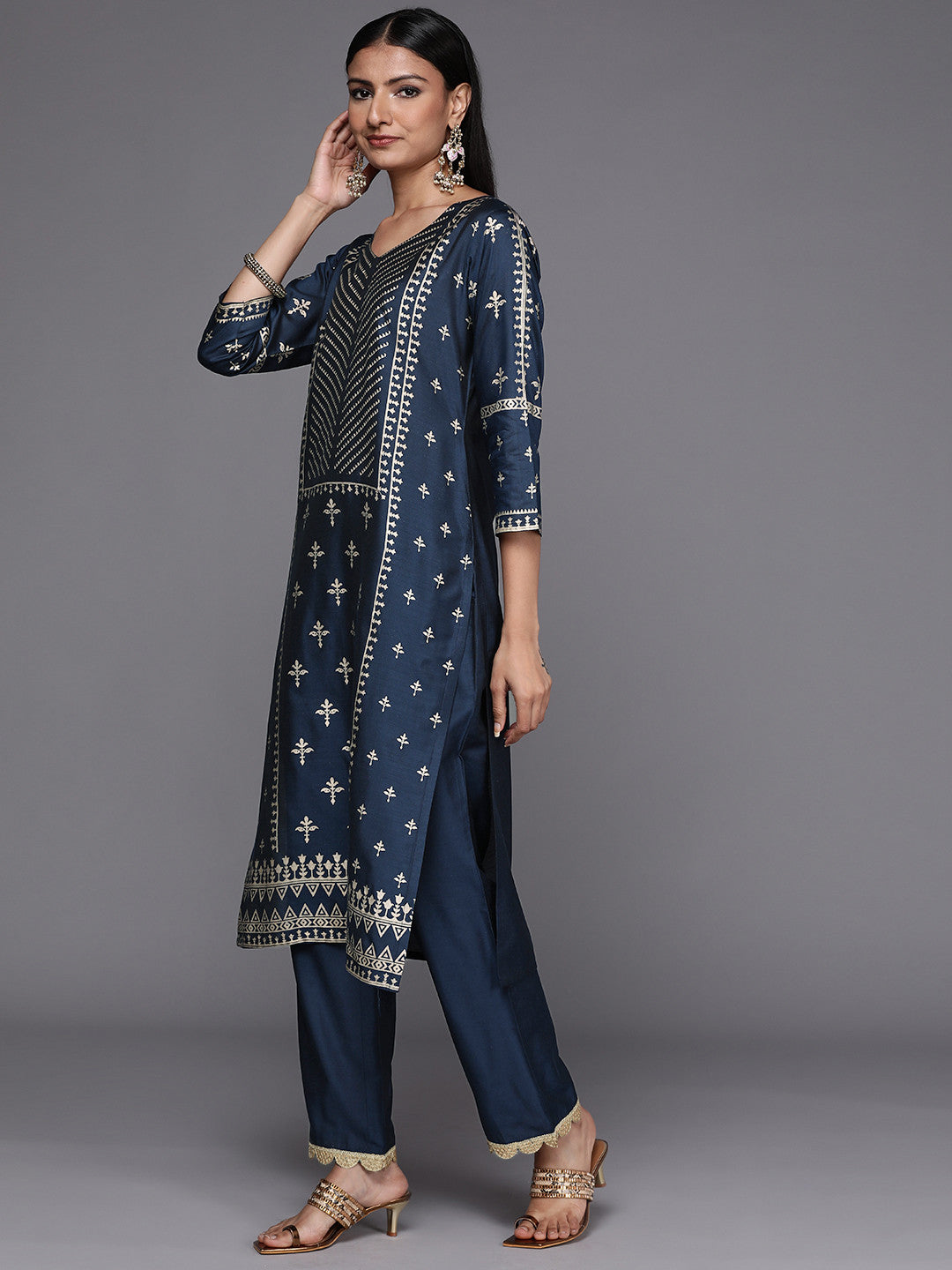 Women Blue Floral Printed Chanderi Silk Kurta with Trousers & Dupatta