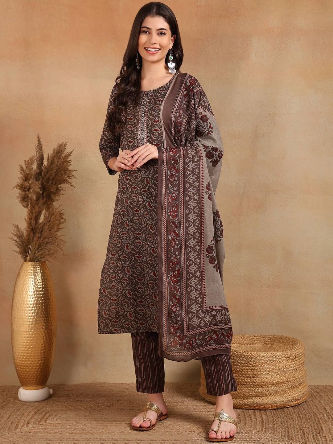 Dhiyona KL Floral Printed Straight Kurta with Trousers & Dupatta