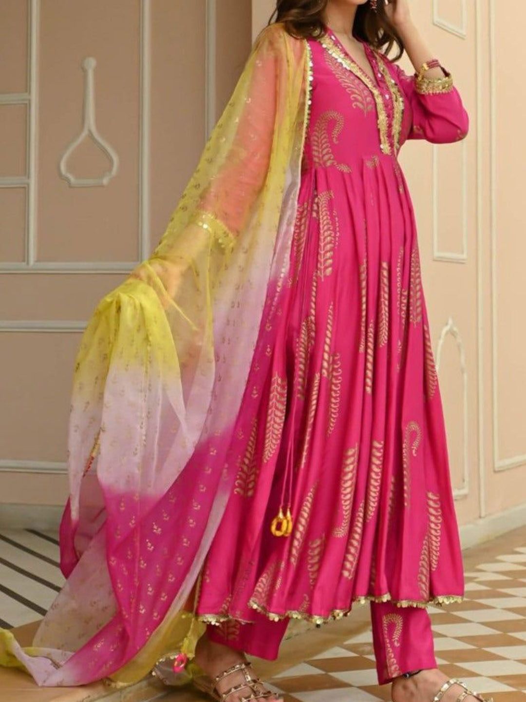 Dhiyona KL Women Floral Printed Regular Pure Cotton Kurta with Trousers & With Dupatta