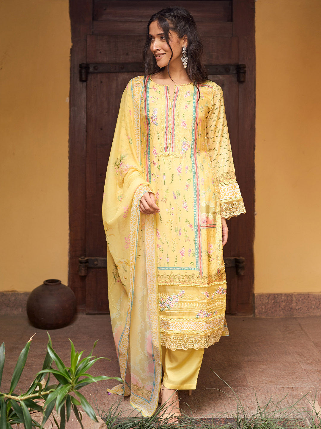 Floral Printed Round Neck Three-Quarter Sleeves Kurta Set