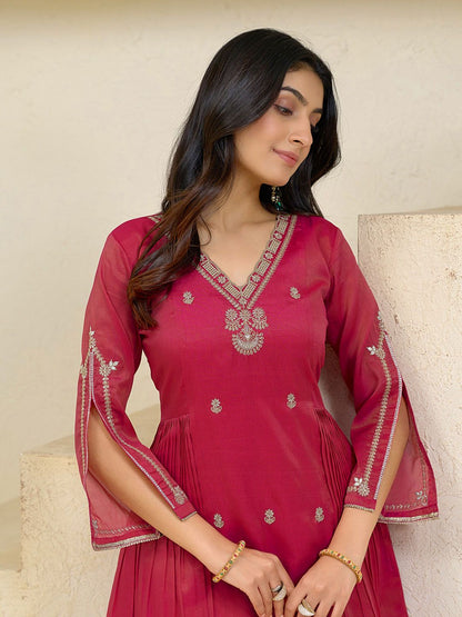 Dhiyona CH Women Floral Embroidered Regular Sequinned Kurta with Patiala