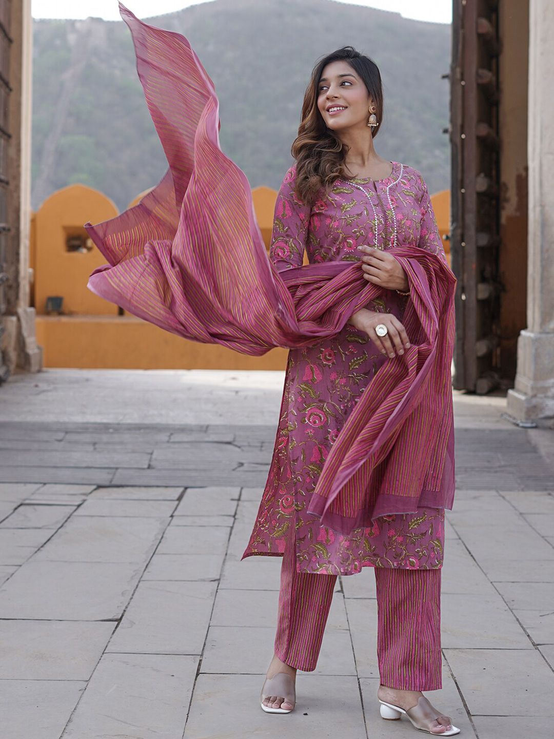 Dhiyona KL Floral Printed Pure Cotton Kurta with Trousers & With Dupatta