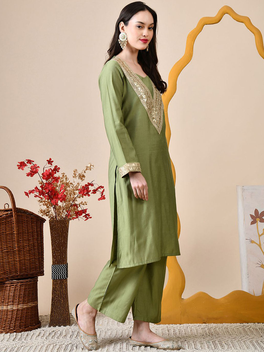 Women Solid Yoke Design Kurta with Palazzo