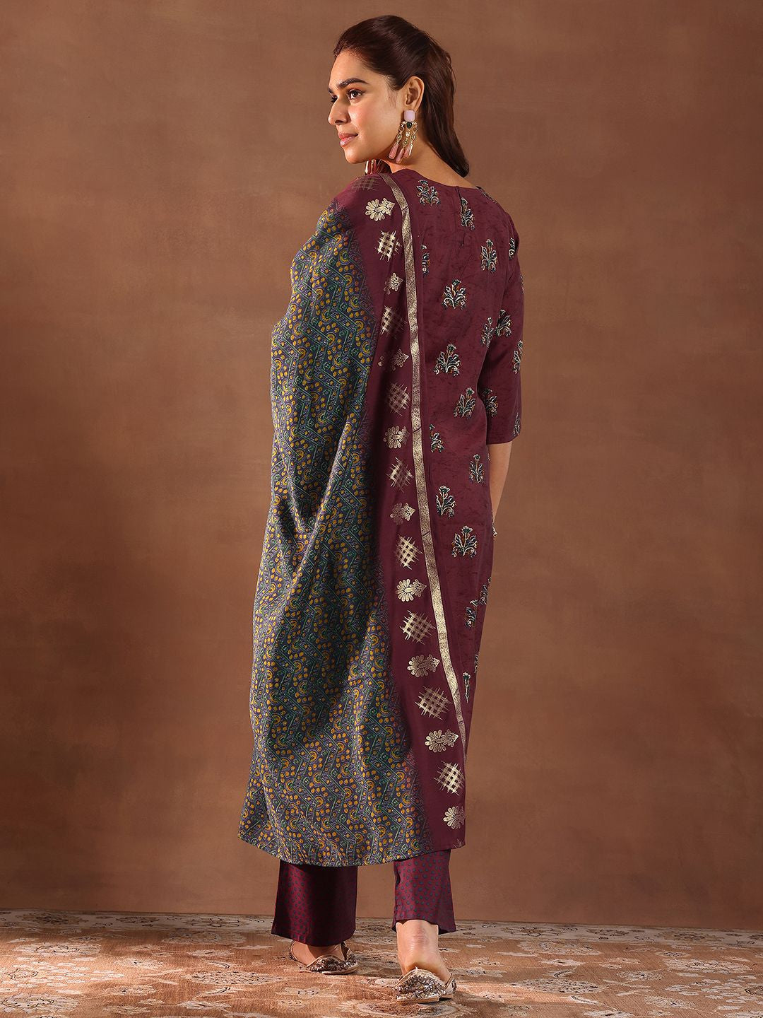 Floral Printed Thread Work Straight Kurta With Trousers & Dupatta