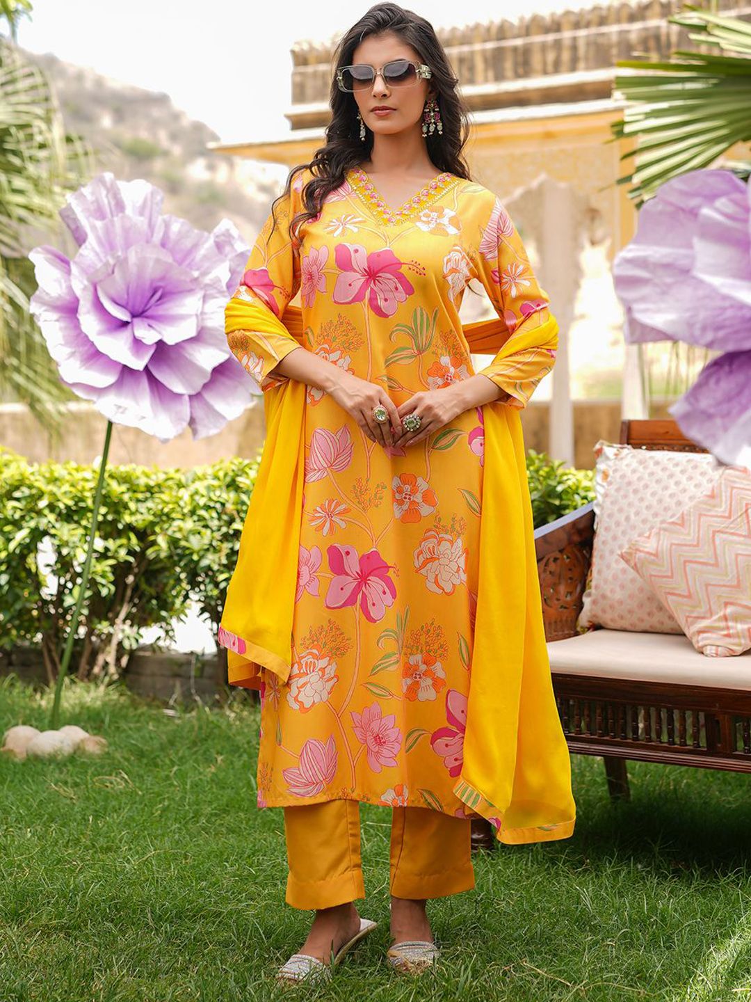 Dhiyona KL Floral Printed V-Neck Thread Work Straight Kurta With Trousers & Dupatta