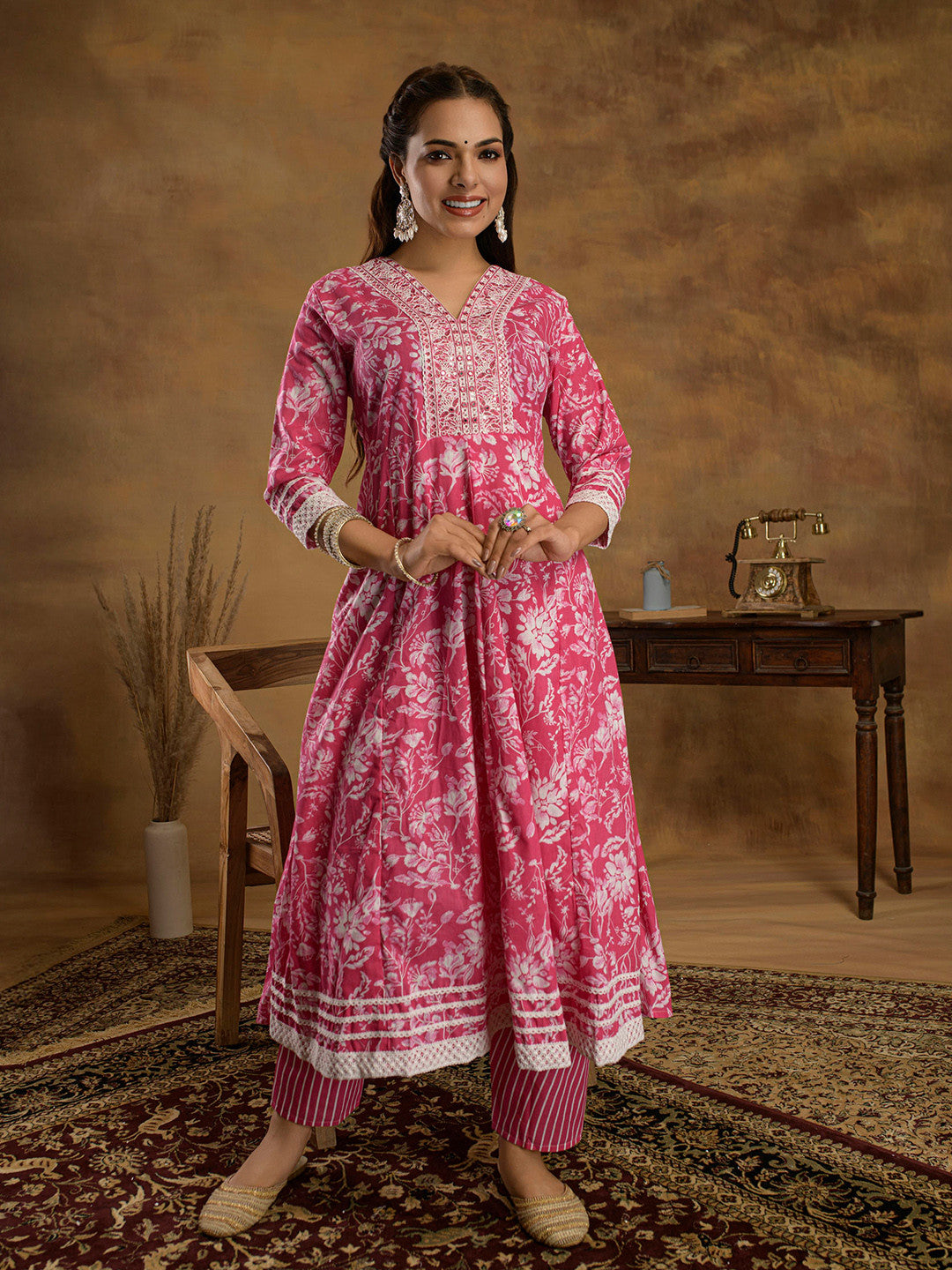 Women Floral Panelled Gotta Patti Pure Cotton Kurti with Trousers & With Dupatta