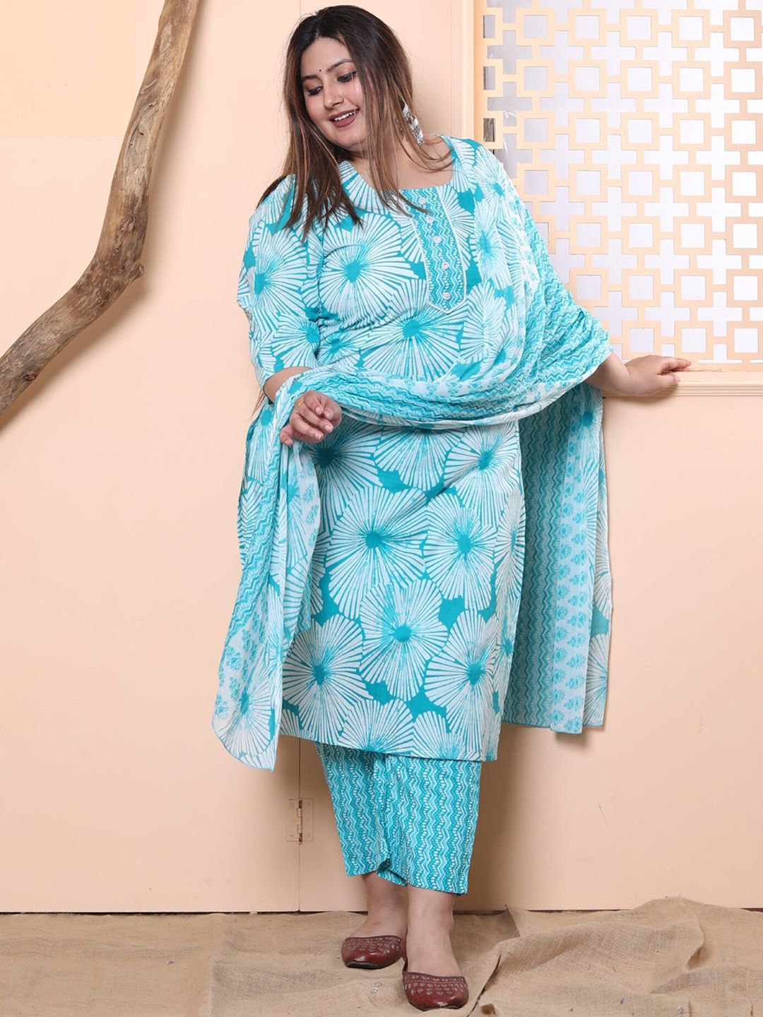 Dhiyona KL Plus Size Floral Printed Pure Cotton Kurta with Trousers & Dupatta