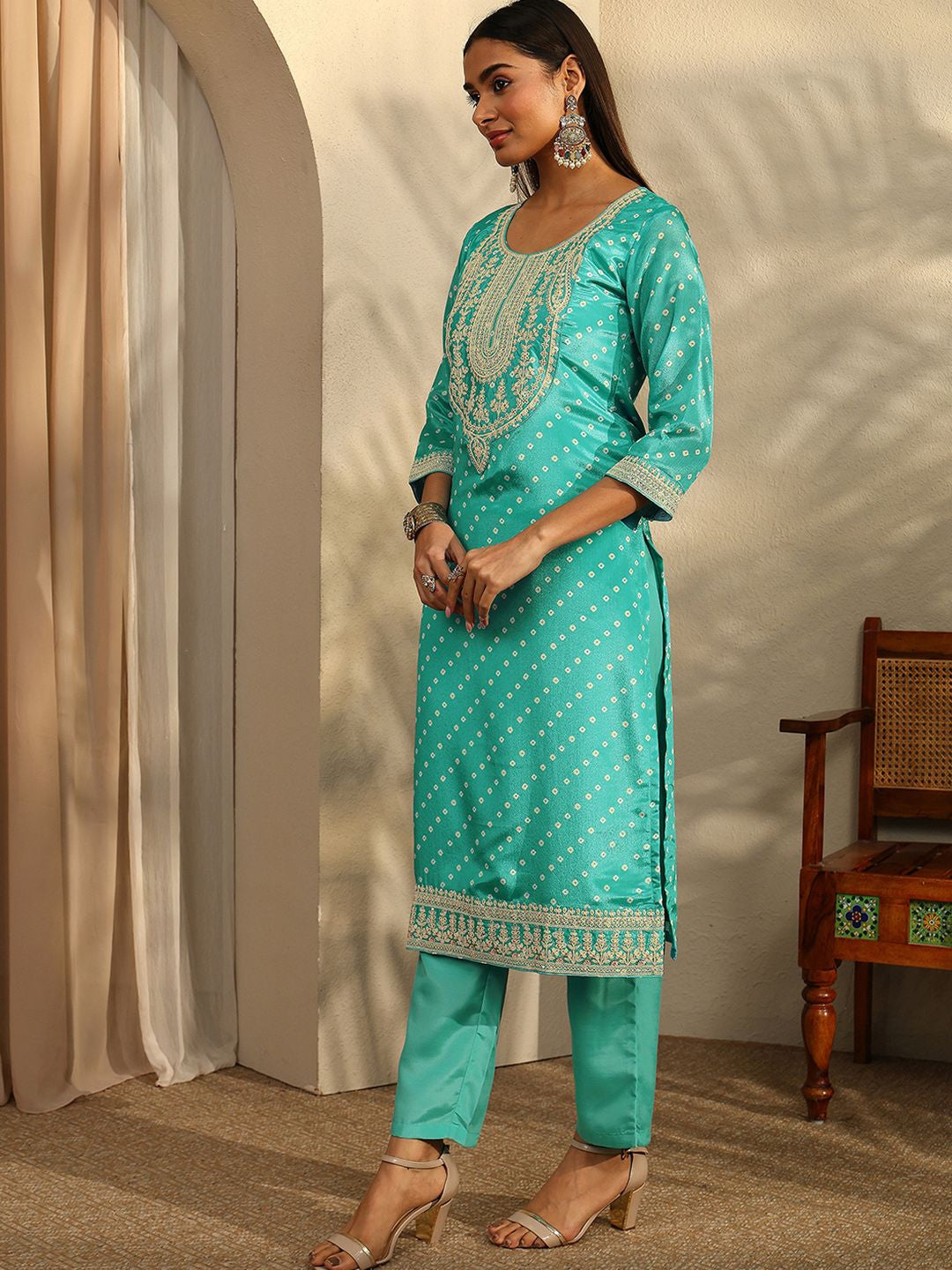 Women Ethnic Motifs Printed Regular Thread Work Kurta with Trousers & With Dupatta