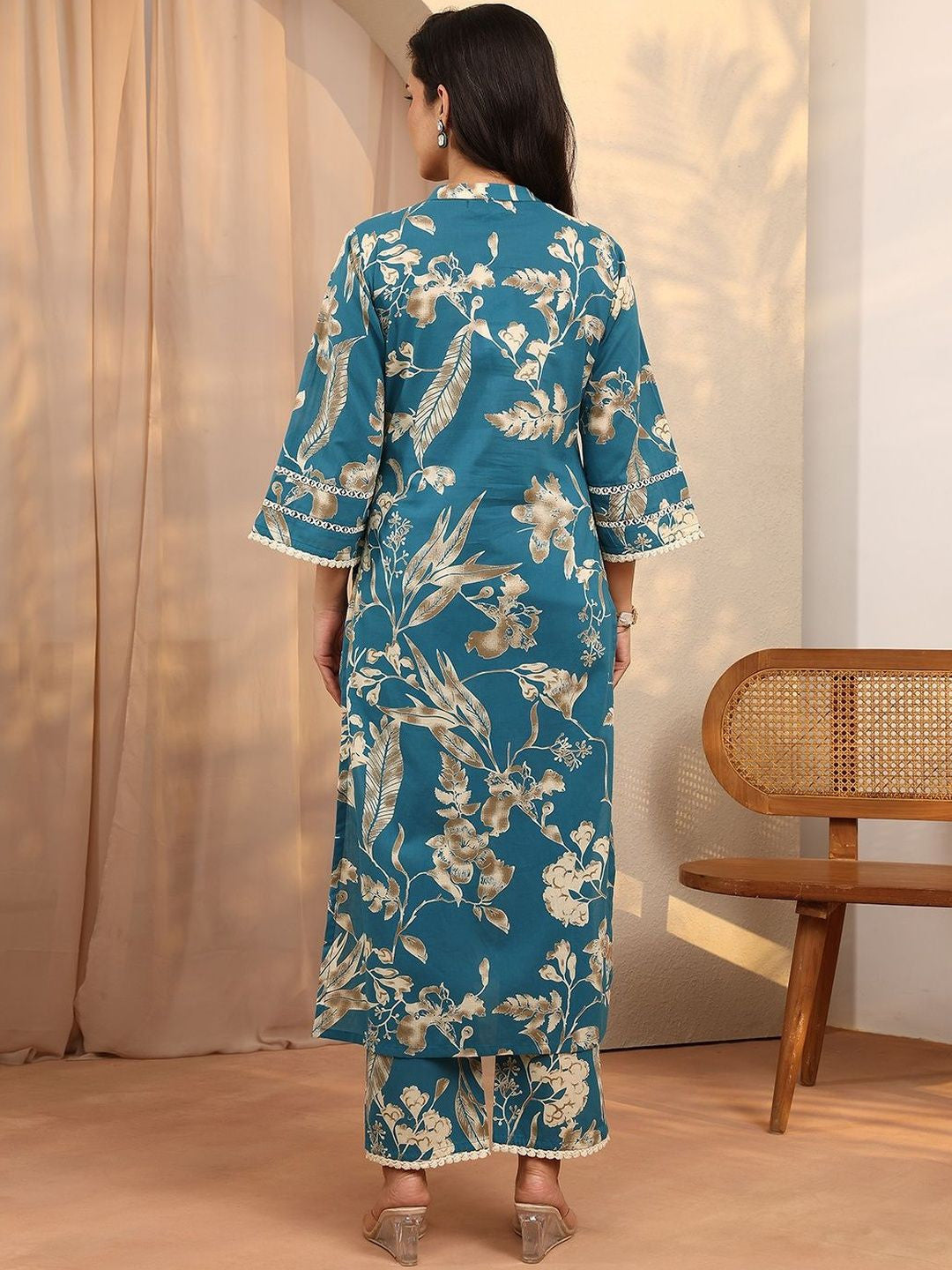 Women Floral Printed Regular Kurta with Trousers