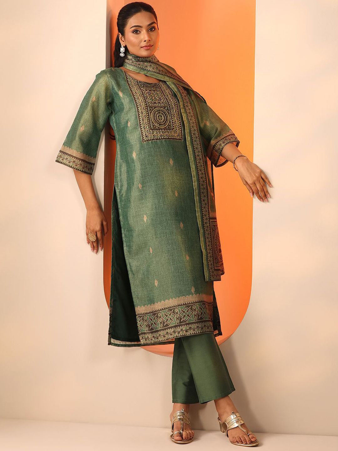 Geometric Printed Straight Kurta With Trousers And Dupatta