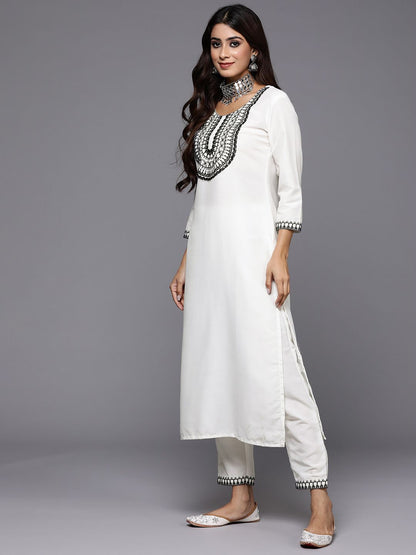 Dhiyona IE Women Floral Embroidered Regular Thread Work Kurta with Trousers & With Dupatta