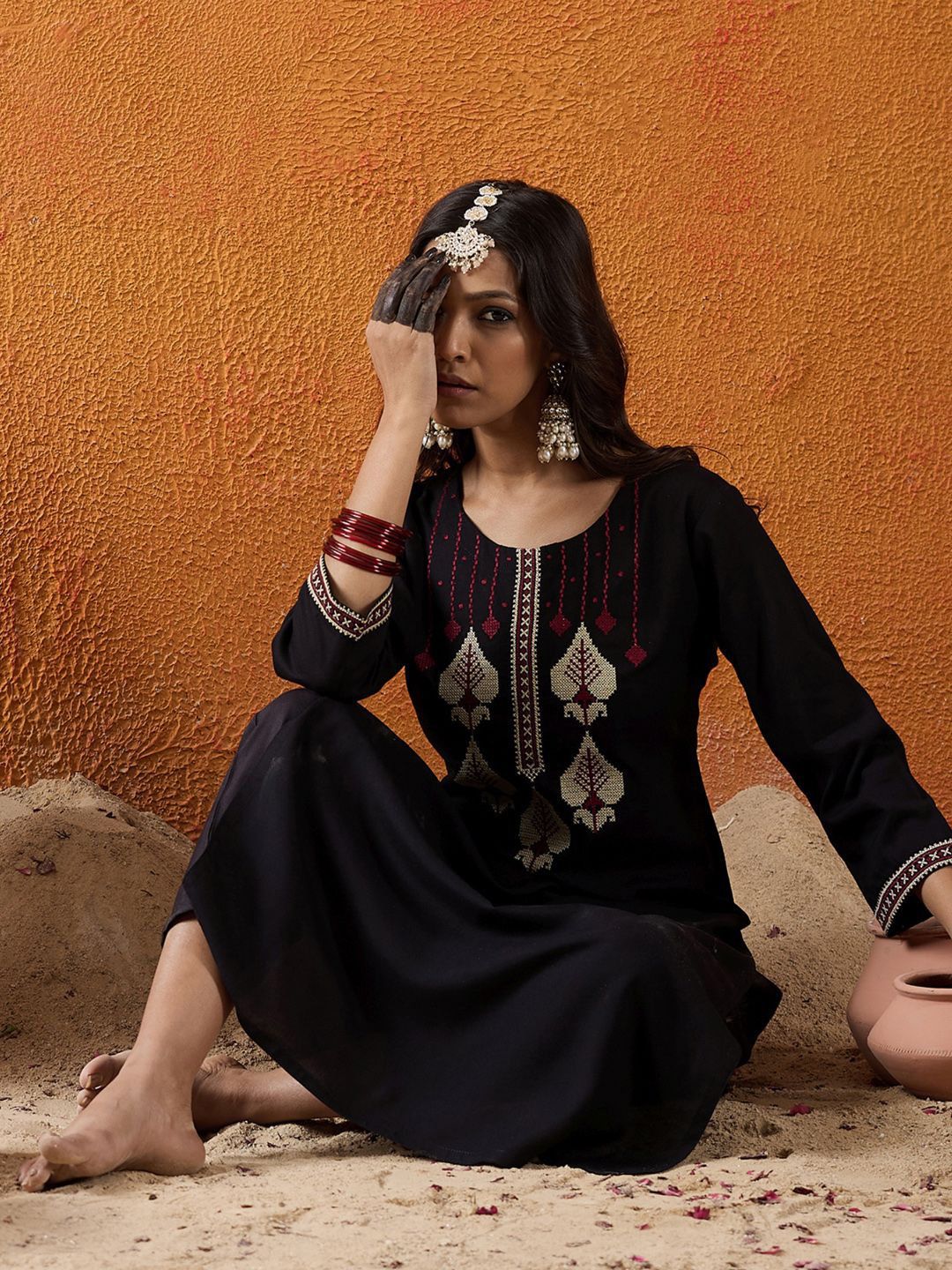 Dhiyona IE Ethnic Motifs Embroidered Thread Work Straight Kurta