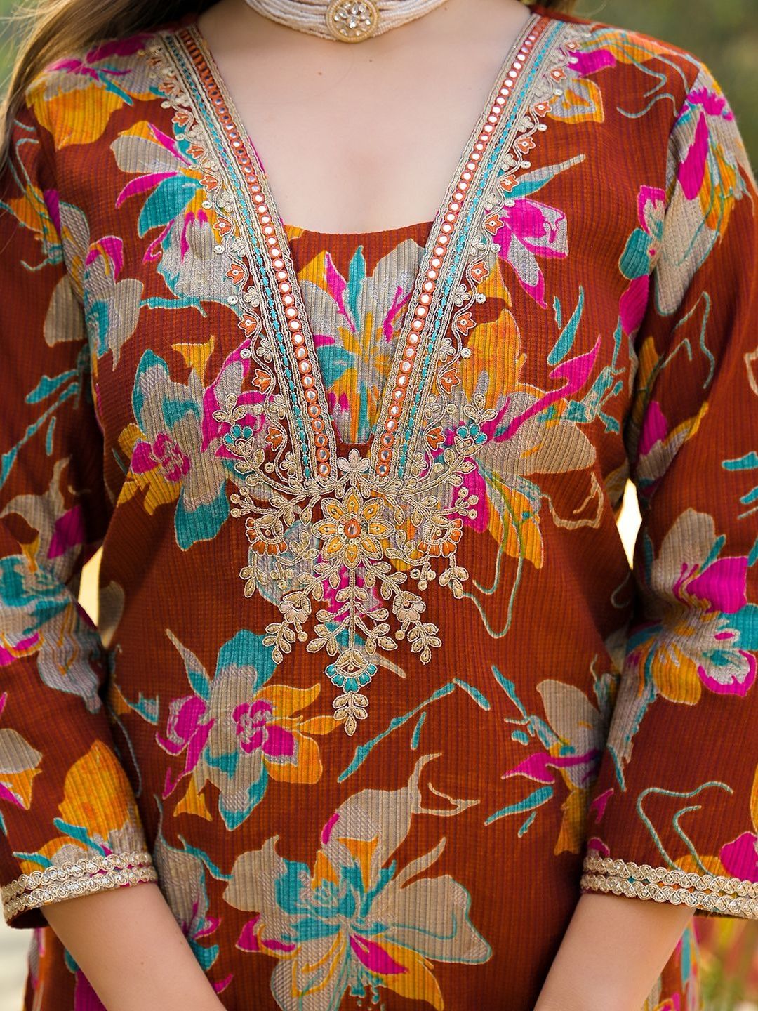 Dhiyona KL Women Floral Printed Regular Thread Work Kurta with Trousers & With Dupatta