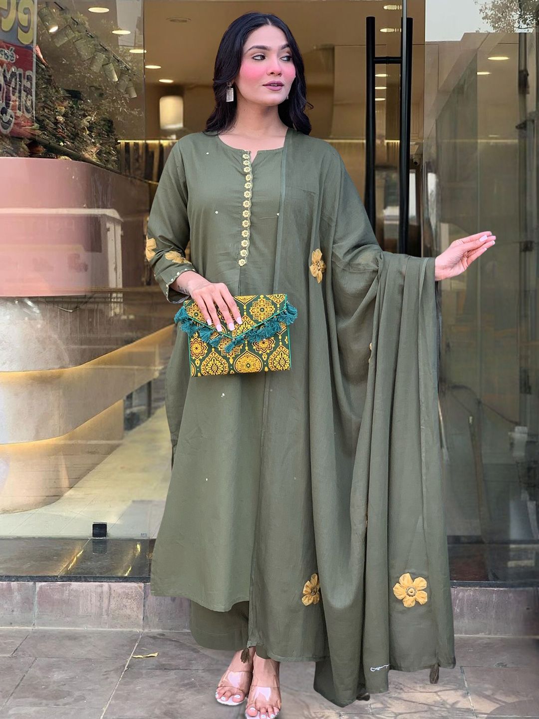 Dhiyona KL Women Floral Embroidered Kurta with Palazzo & Dupatta