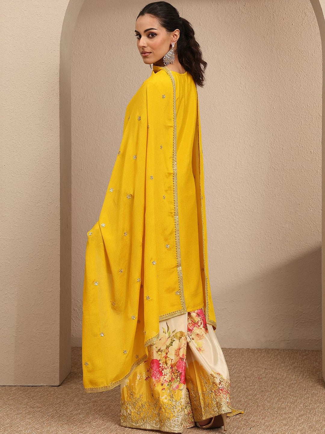 Women Floral Embroidered Regular Gotta Patti Kurta with Palazzos & With Dupatta