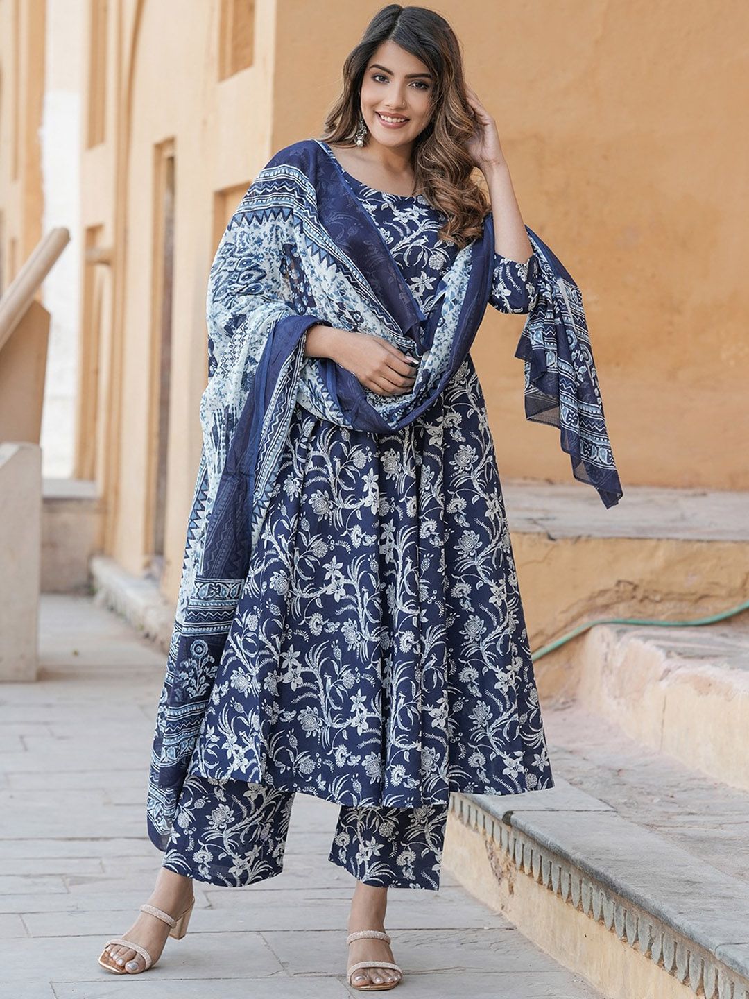 Dhiyona KL Women Floral Printed Regular Pure Cotton Kurta with Trousers & With Dupatta