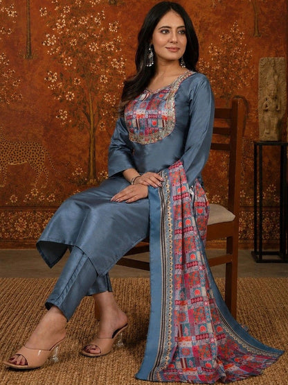 Women Ethnic Motifs Regular Kurta with Trousers & With Dupatta
