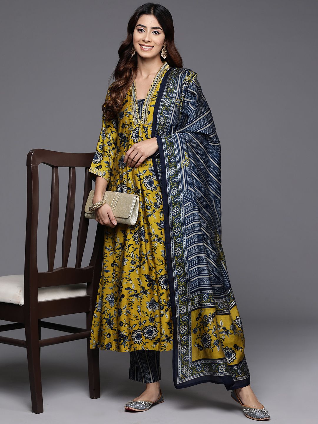 Dhiyona VA Women'sFloral Printed Sequinned Chanderi Silk Straight Kurta With Trouser & Dupatta
