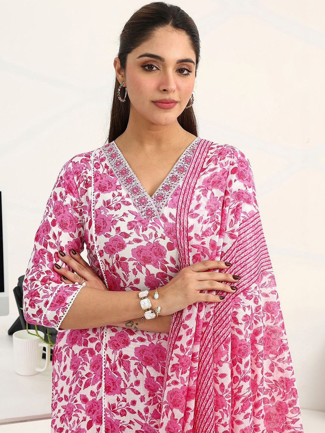 Women Floral Printed Regular Cotton Blend Kurta with Trousers & With Dupatta