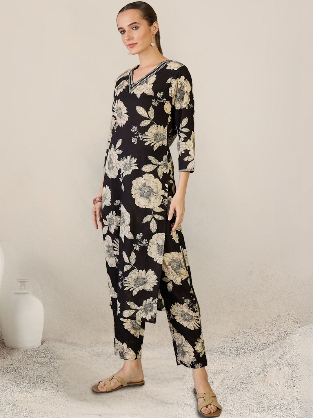 Dhiyona IE Women Floral Printed Regular Thread Work Pure Cotton Kurta with Trousers