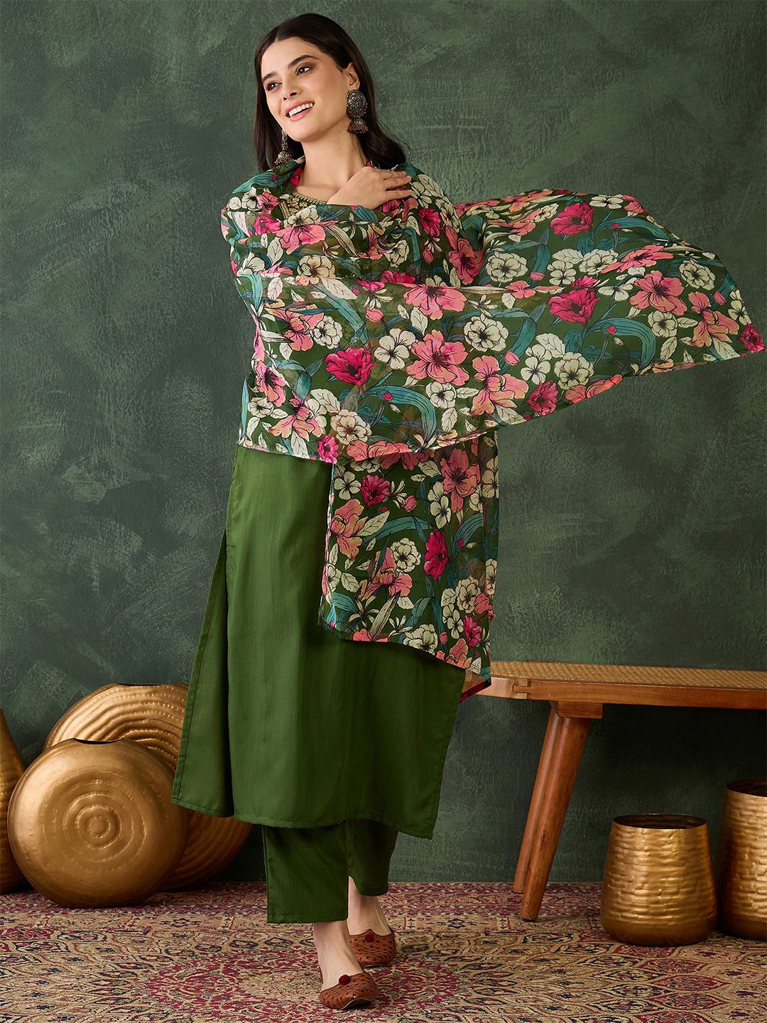 Dhiyona KL Women Floral Embroidered Regular Chikankari Kurta with Trousers & With Dupatta