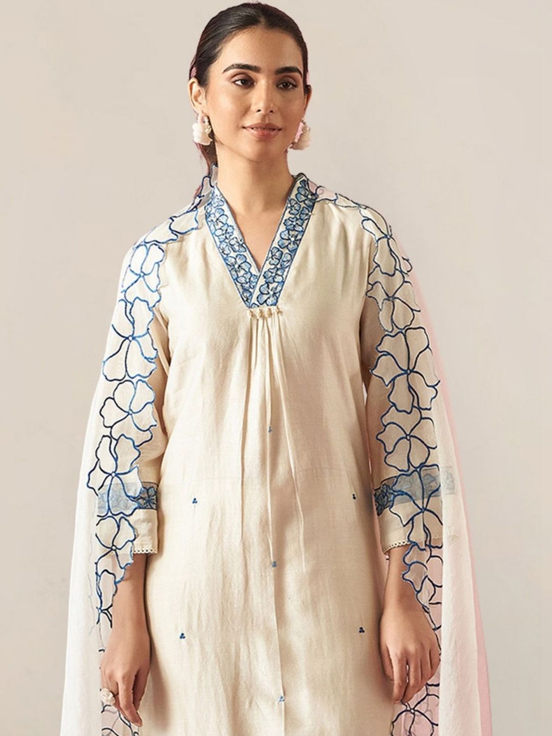 Dhiyona IE Women Floral Embroidered Regular Thread Work Kurta with Trousers & With Dupatta