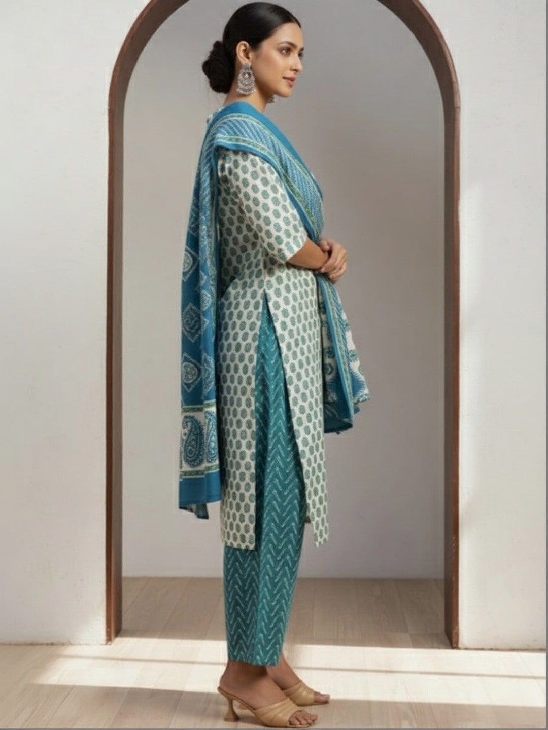 Women Ethnic Motifs Printed Regular Kurta with Trousers & With Dupatta