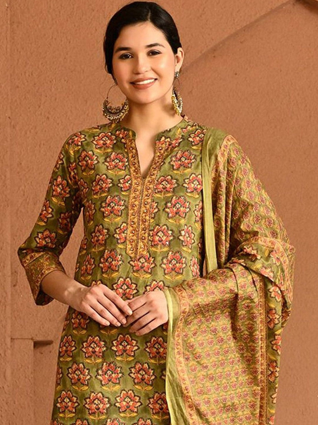 Women Floral Printed Regular Thread Work Pure Cotton Kurta with Trousers & With Dupatta