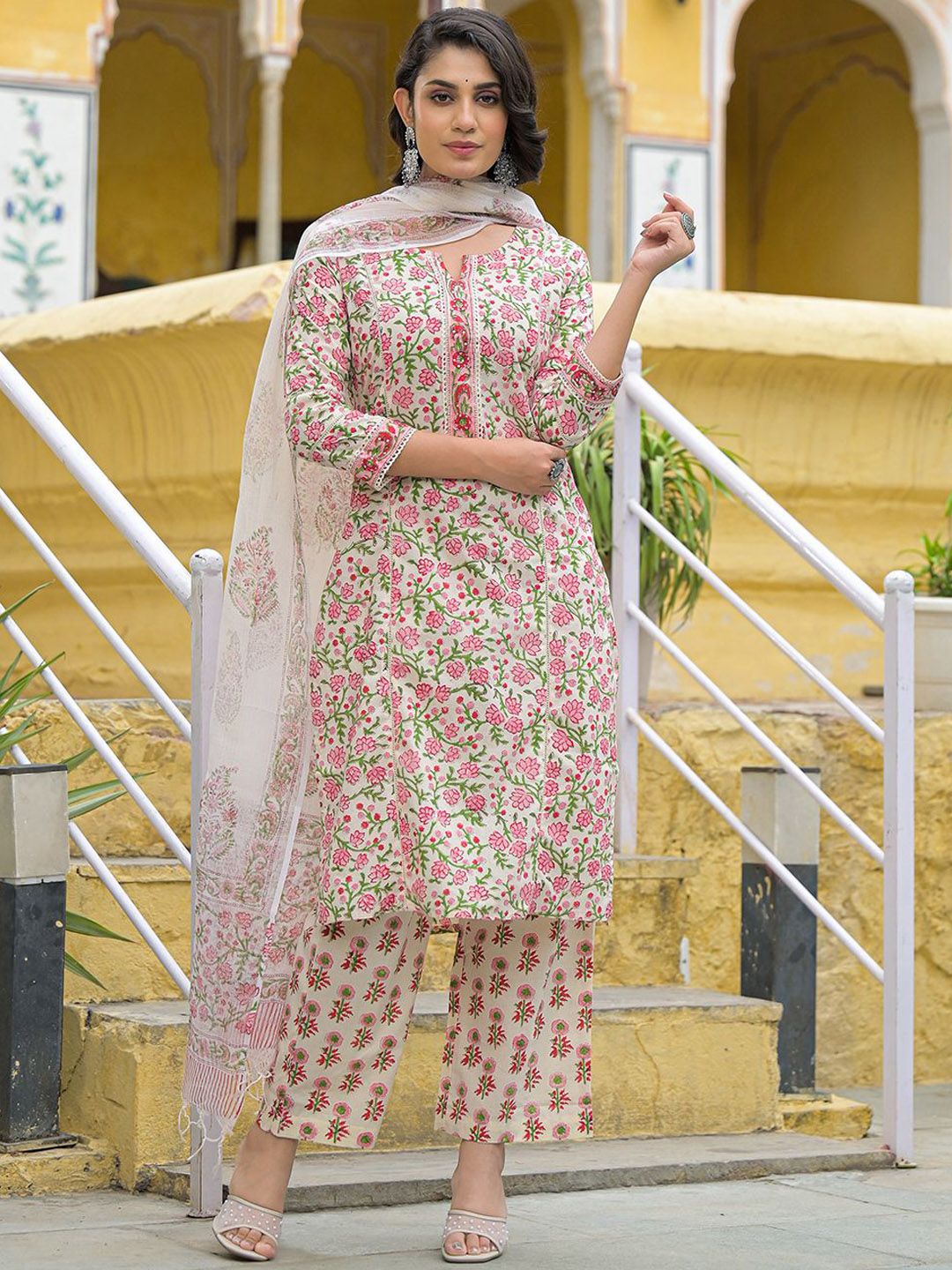 Dhiyona KL Women Floral Printed Cotton Kurta with Trousers & Dupatta