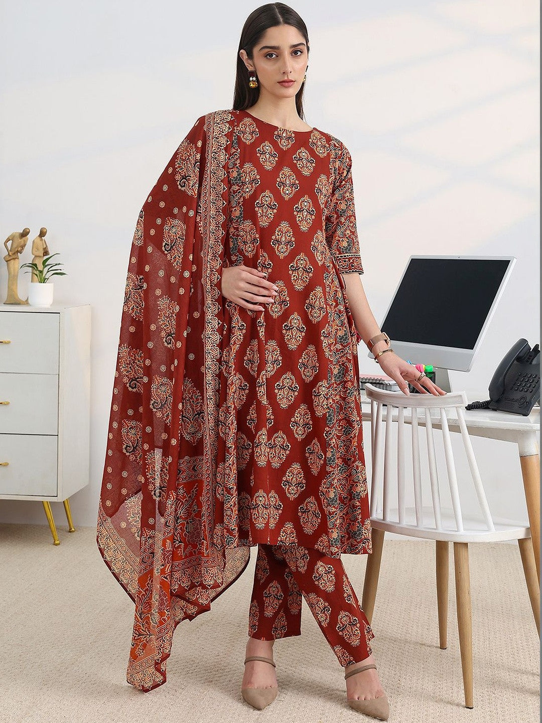 Women Ethnic Motifs Printed Regular Kurta with Trousers & With Dupatta