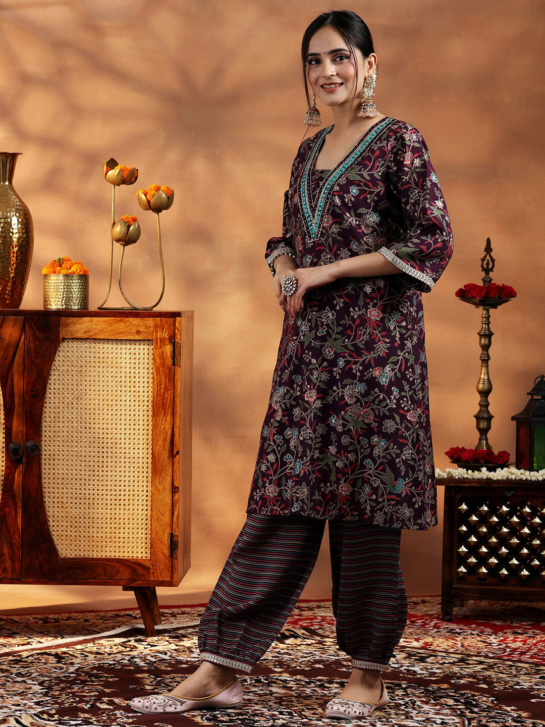 Women Floral Printed Regular Thread Work Kurta with Harem Pants & With Dupatta