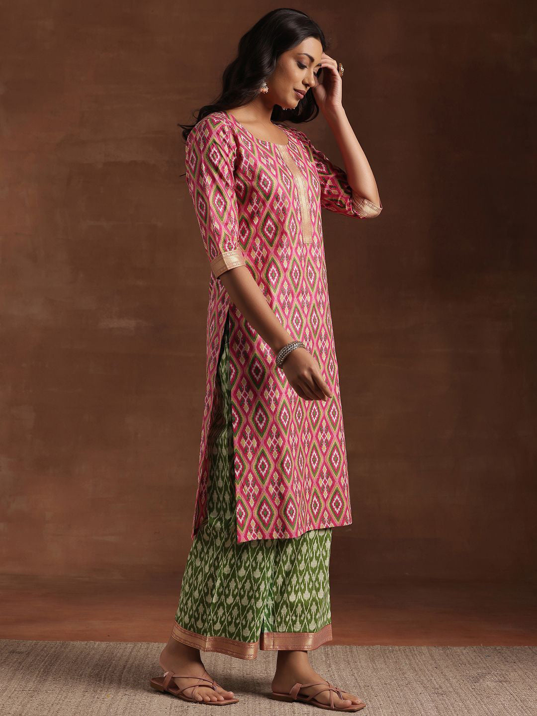 Geometric Printed Round Neck Straight Kurta With Palazzos And Dupatta