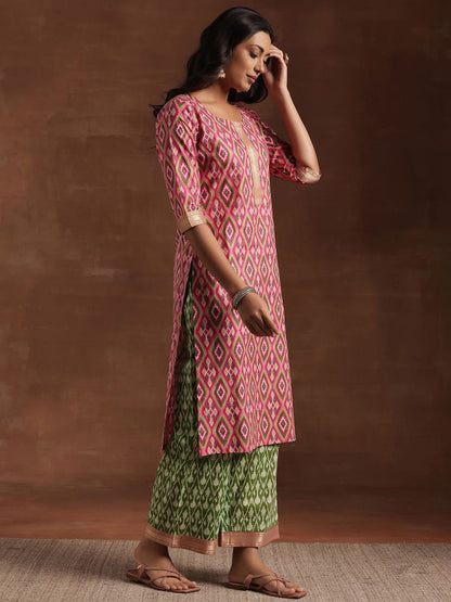 Geometric Printed Round Neck Straight Kurta With Palazzos And Dupatta