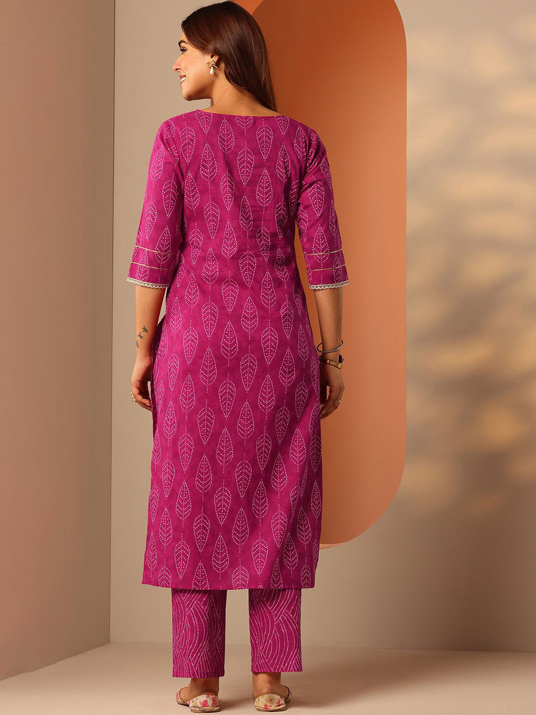 Women Floral Printed Kurta with Trousers