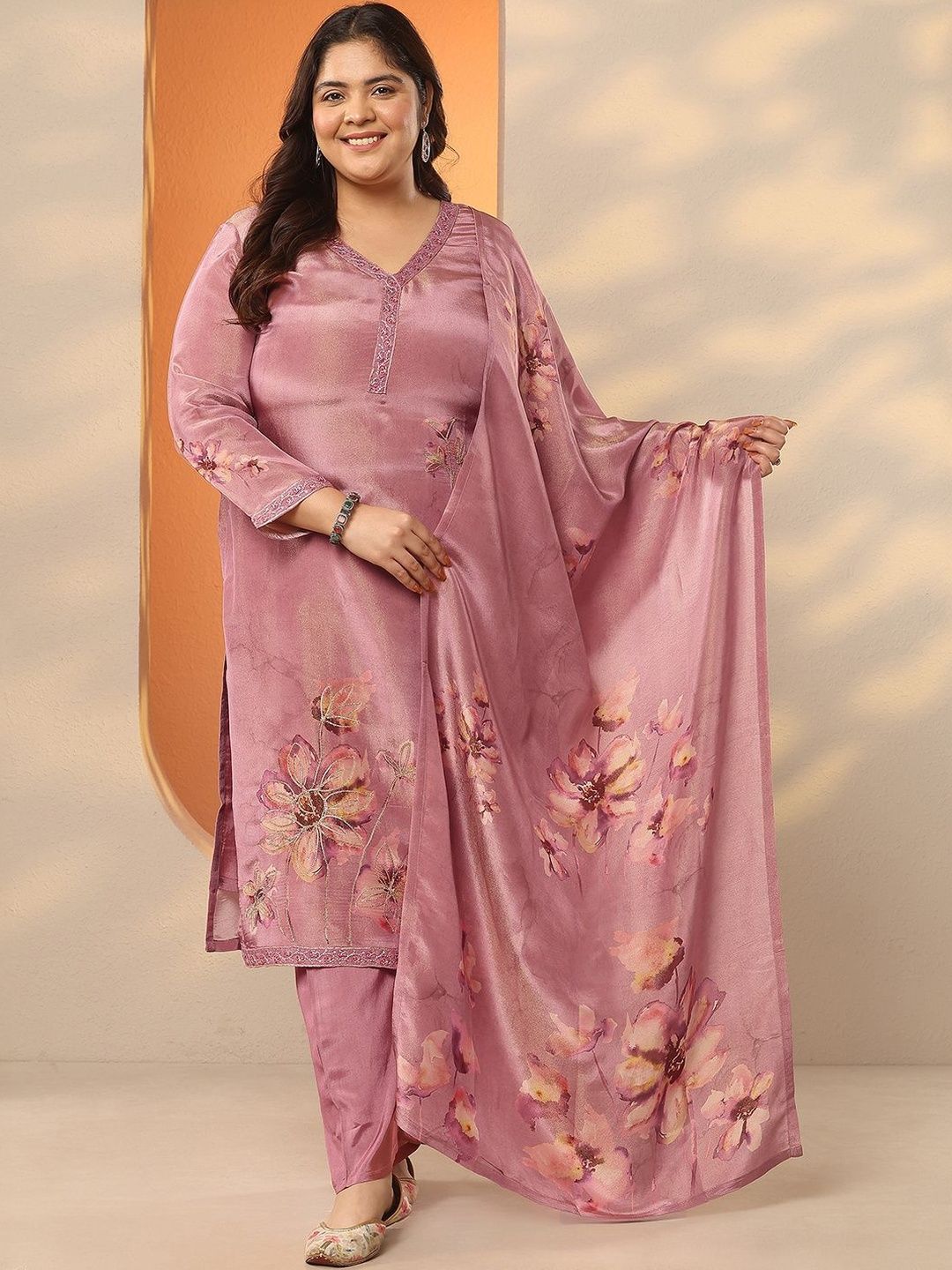 Dhiyona Women's Plus Size Floral Printed V-Neck Straight Kurta With Trousers & Dupatta
