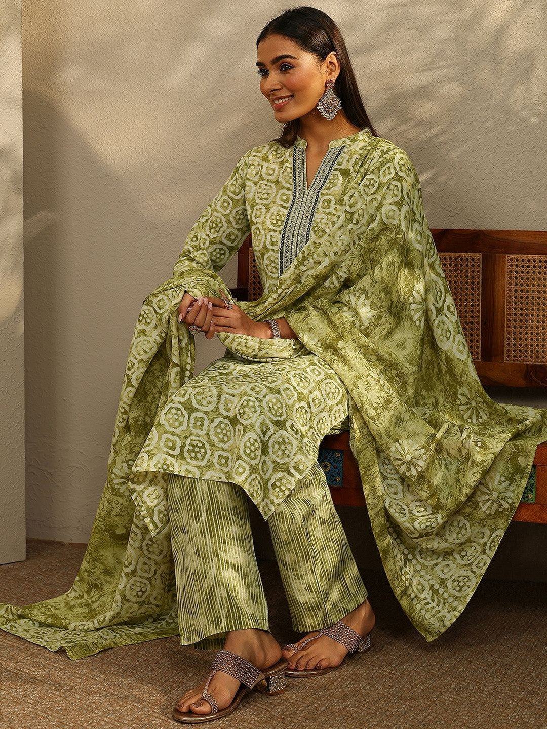 Women Ethnic Motifs Printed Regular Kurta with Trousers & With Dupatta