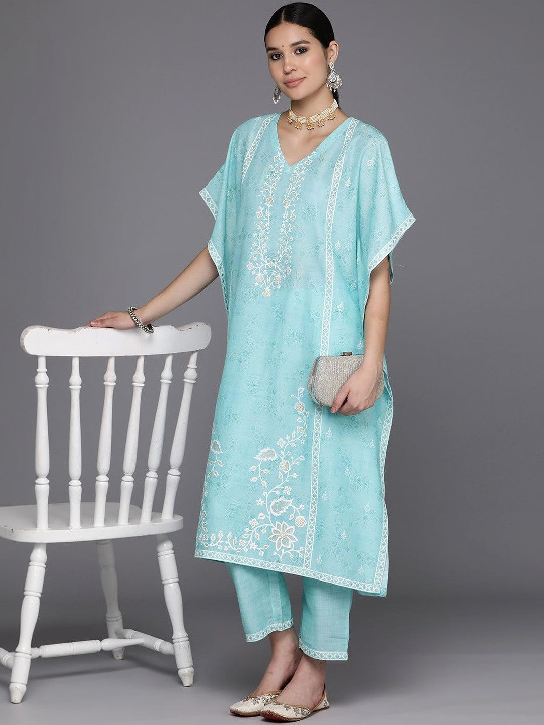 Women Floral Printed Regular Thread Work Kurta with Trousers