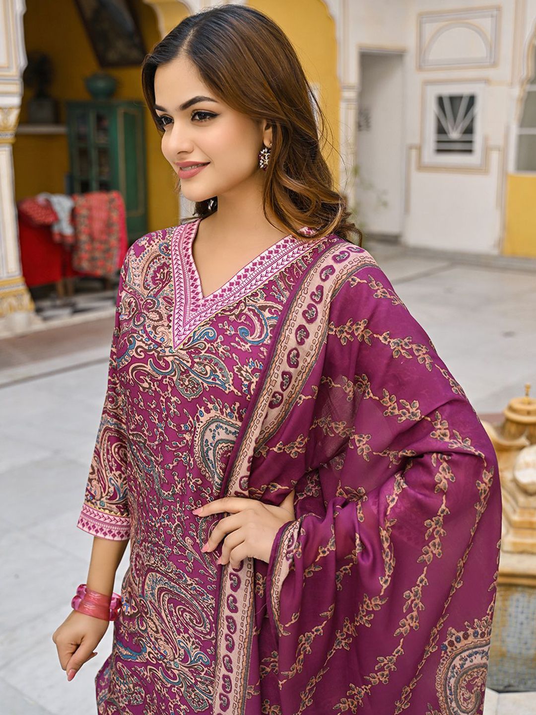 Dhiyona KL Women Paisley Printed V-Neck Straight Kurta with Trousers & With Dupatta