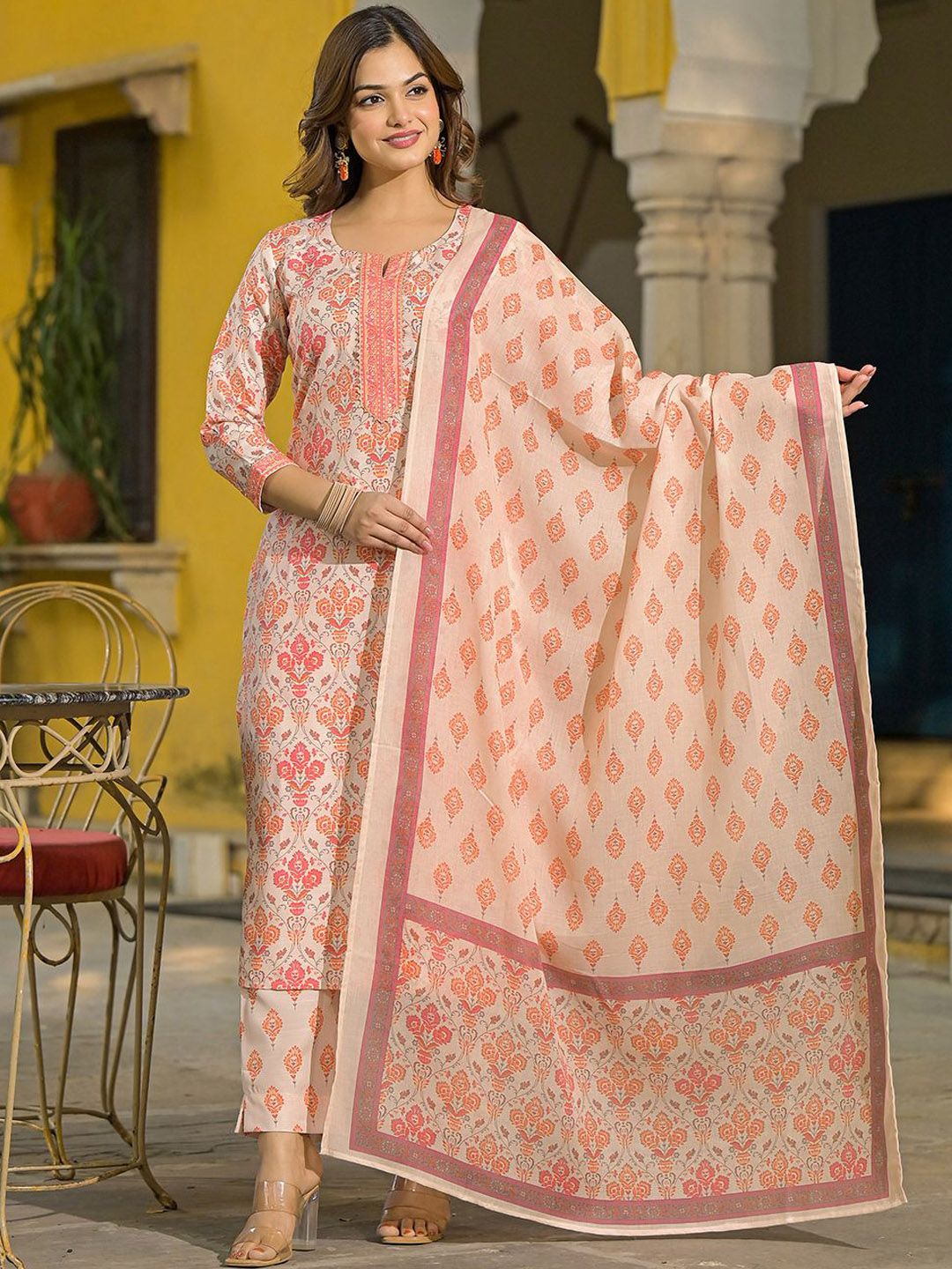 Dhiyona KL Women Floral Printed Regular Kurta with Trousers & With Dupatta