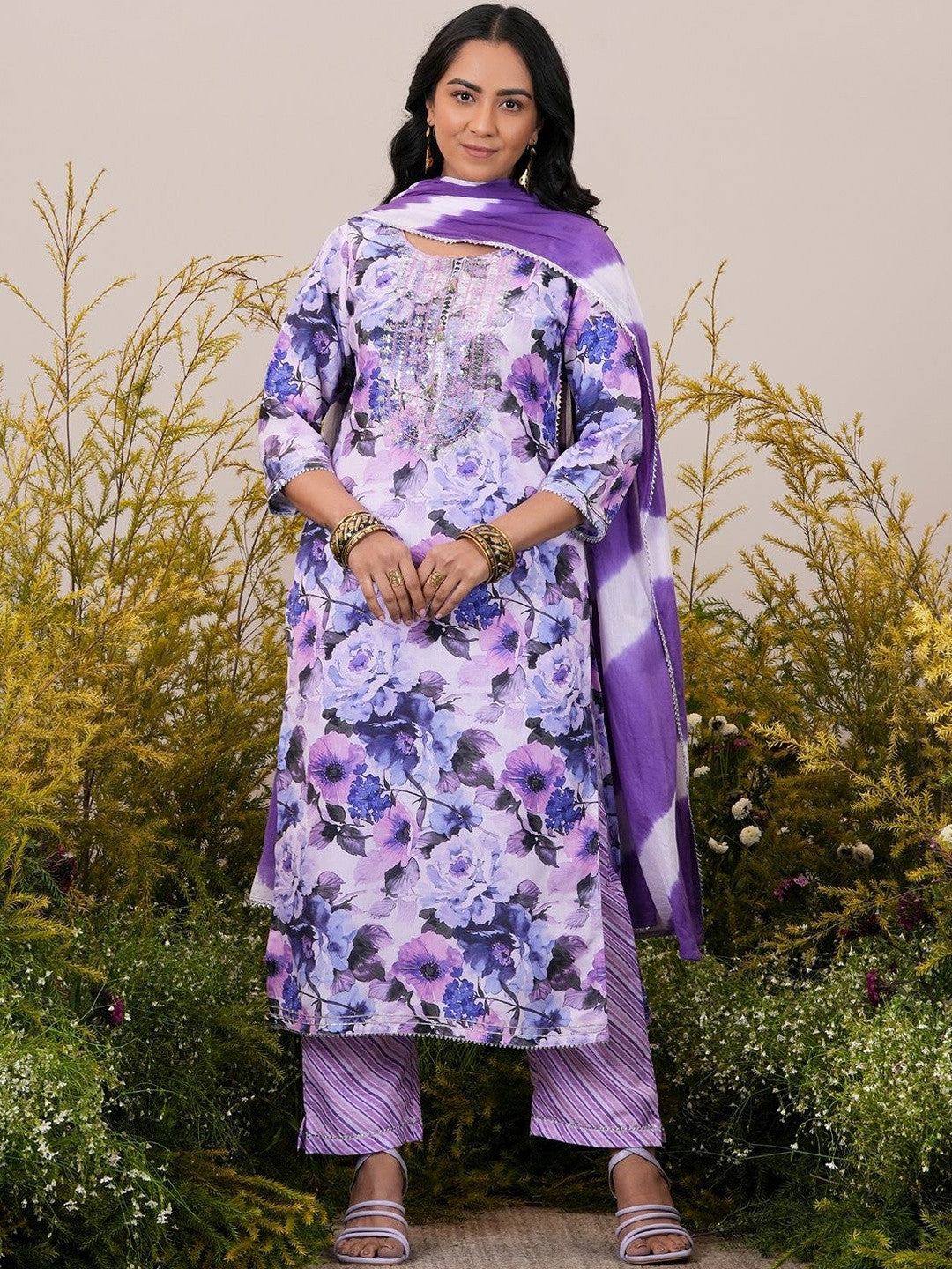 Women Floral Printed Regular Thread Work Kurta with Trousers & With Dupatta
