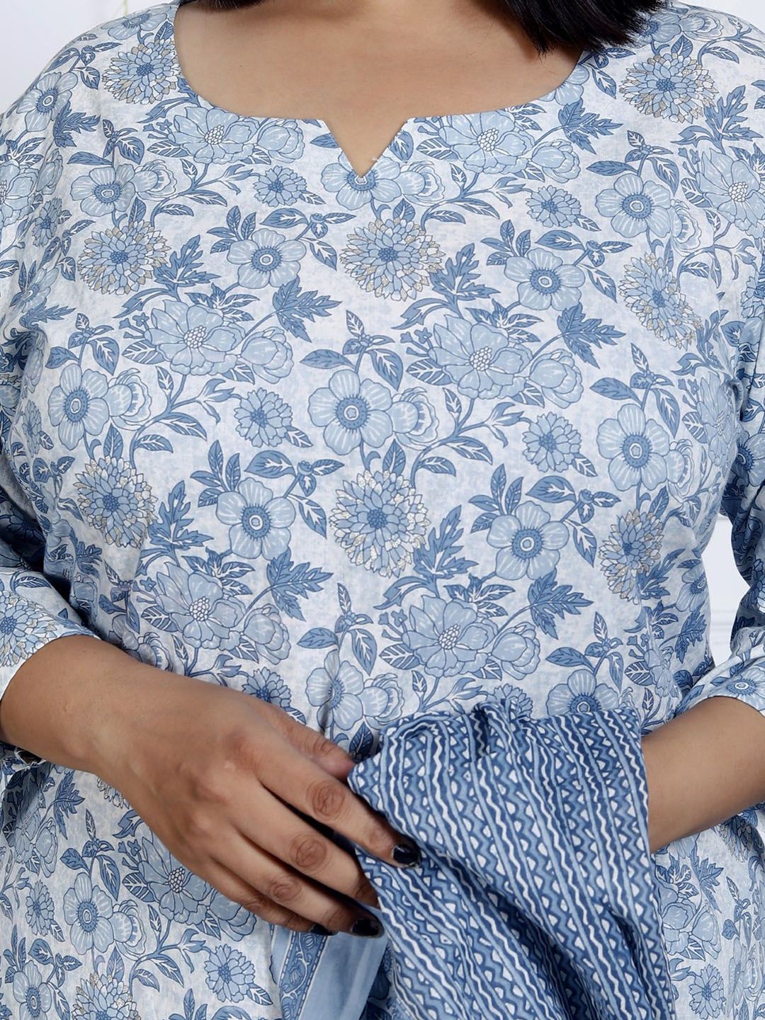 Dhiyona KL Women Floral Printed Regular Sequinned Pure Cotton Kurta with Trousers & With Dupatta
