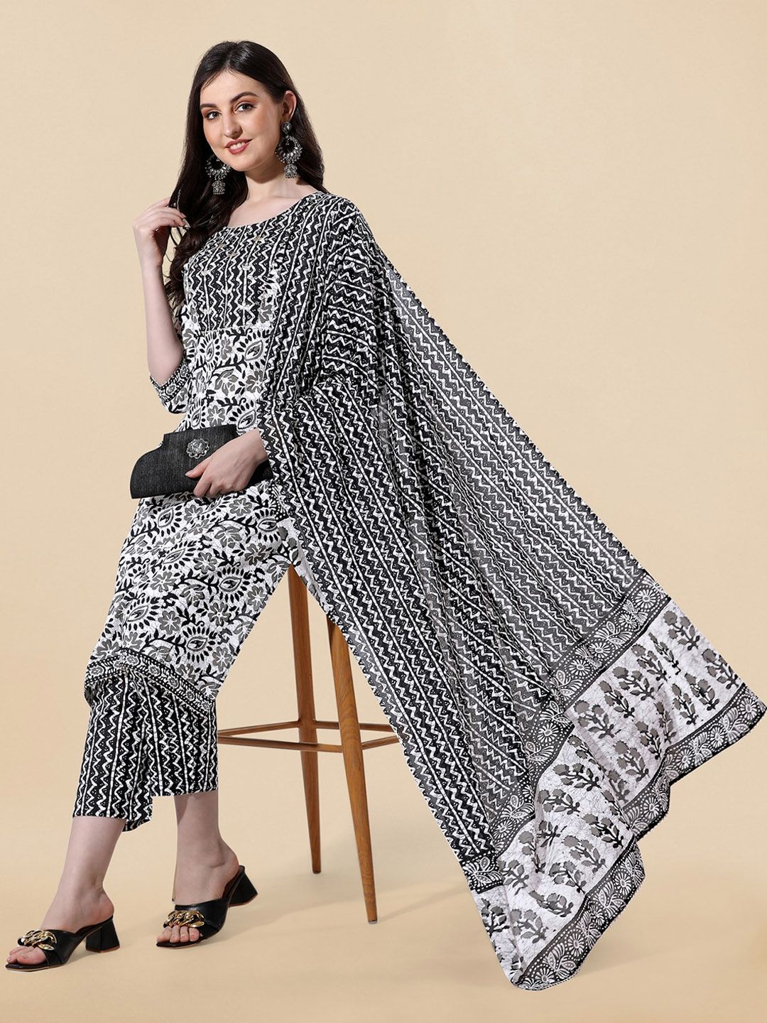 Dhiyona KL Floral Printed Gotta Patti Pure Cotton Straight Kurta & Trousers With Dupatta