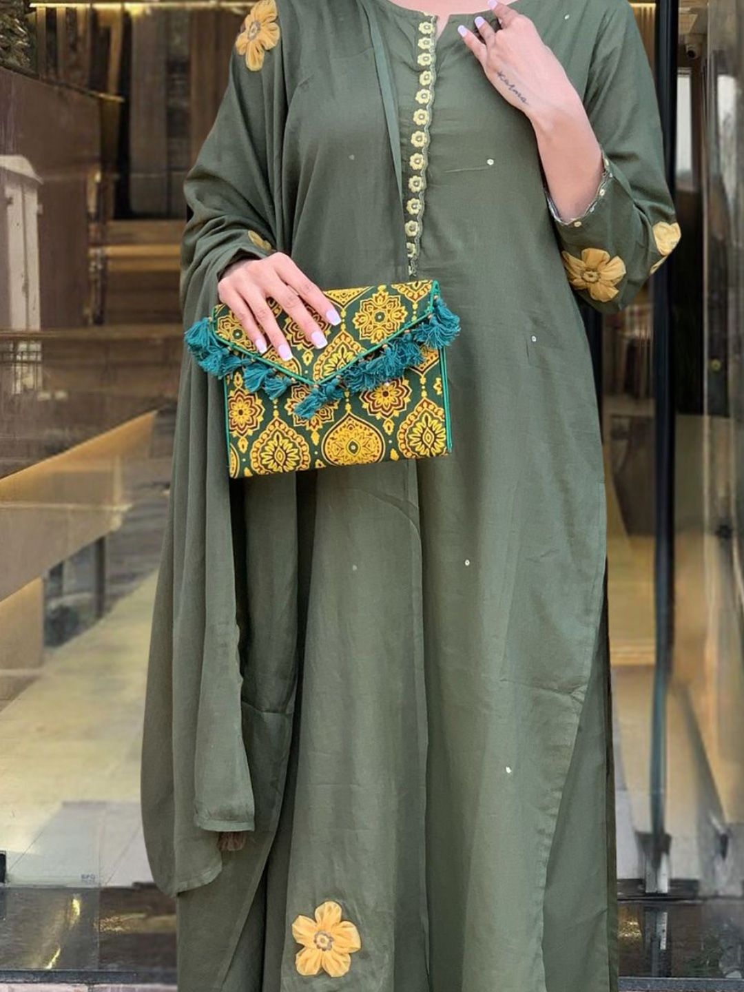 Dhiyona KL Women Floral Embroidered Kurta with Palazzo & Dupatta